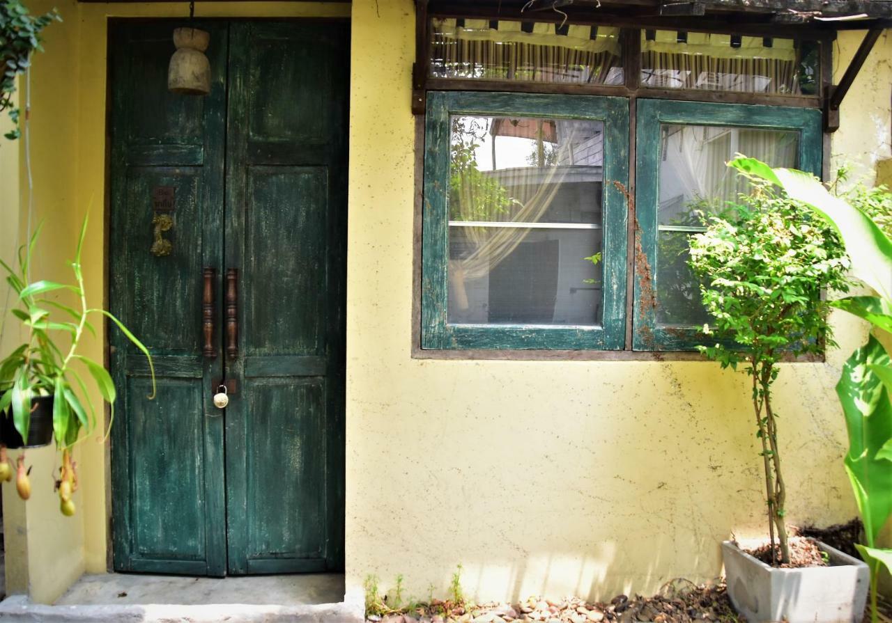 Baan Rare Guesthouse Удонтхані Екстер'єр фото